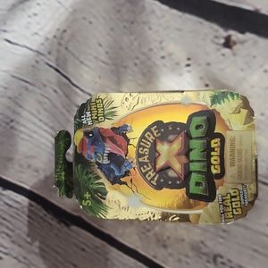 Treasure X Dino Gold with 7 Characters and Weapons Action Figure Dinosaur